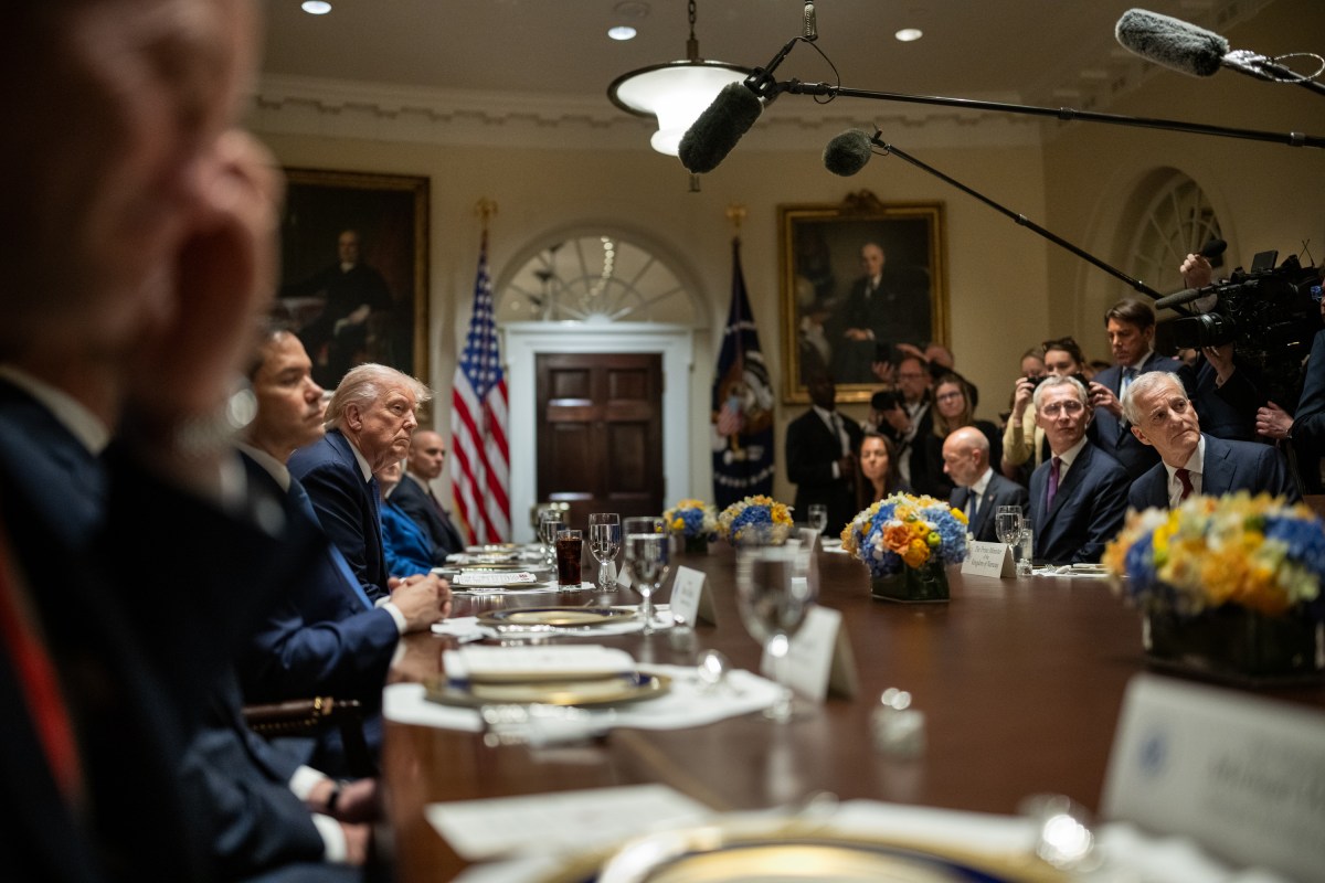 President Donald Trump hosts a bilateral lunch with Prime Minister Gahr Store of Norway, Thursday, April 24, 2025, in the Cabinet Room. (Official White House Photo by Daniel Torok)