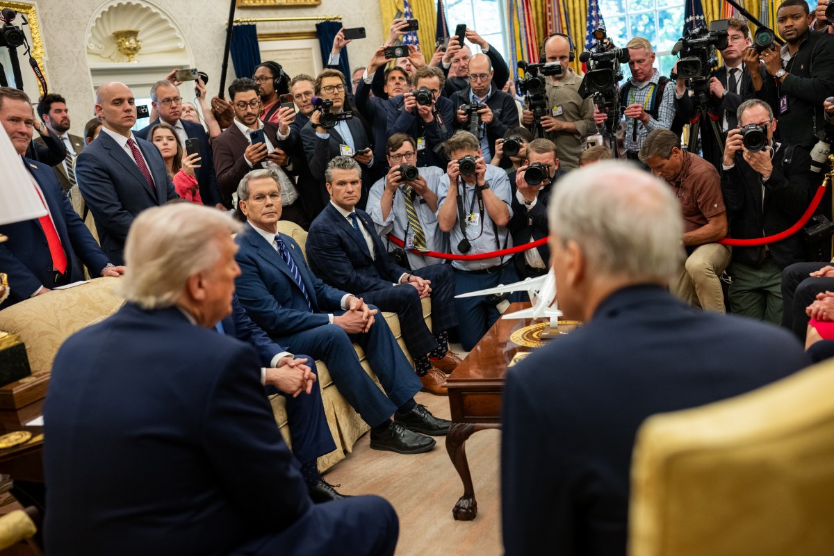 President Donald Trump hosts a bilateral meeting with Prime Minister Gahr Store of Norway, Thursday, April 24, 2025, in the Oval Office. (Official White House Photo by Daniel Torok)