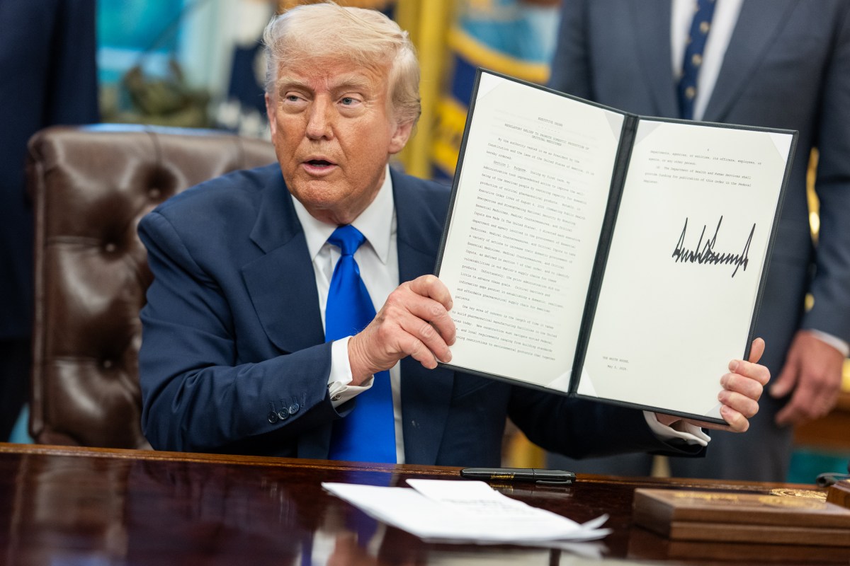 President Donald Trump signs executive orders flanked by Secretary of Health and Human Services Robert F. Kennedy, Jr. and Director of the National Institutes of Health Jay Bhattacharya, Monday, May 5, 2025, in the Oval Office. (Official White House Photo by Molly Riley)